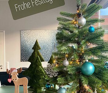 Das ganze VET Zentrum Team wünscht allen Zwei- und Vierbeinern frohe Weihnachten und einen sanften Rutsch ins neue Jahr!...